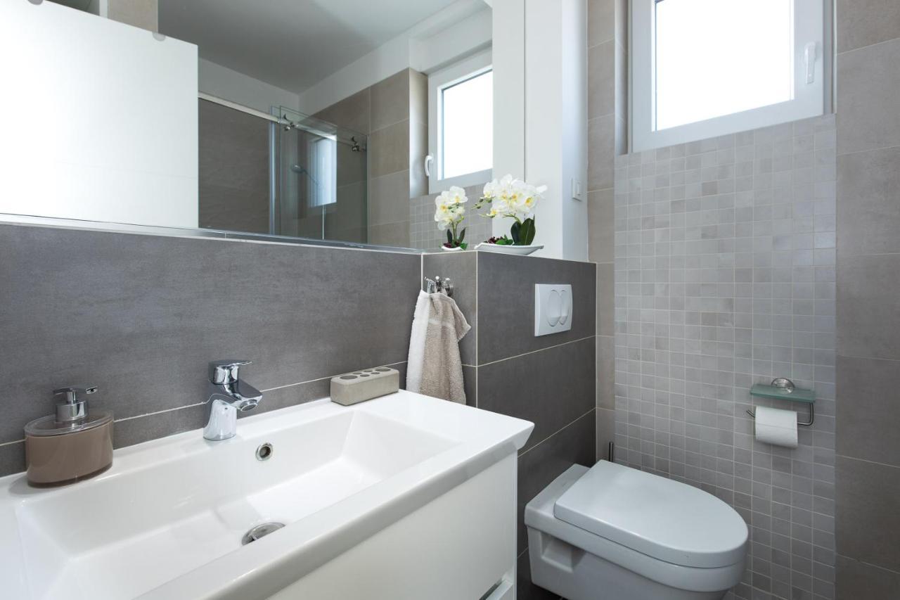 Orfeo Apartment Кърк Екстериор снимка