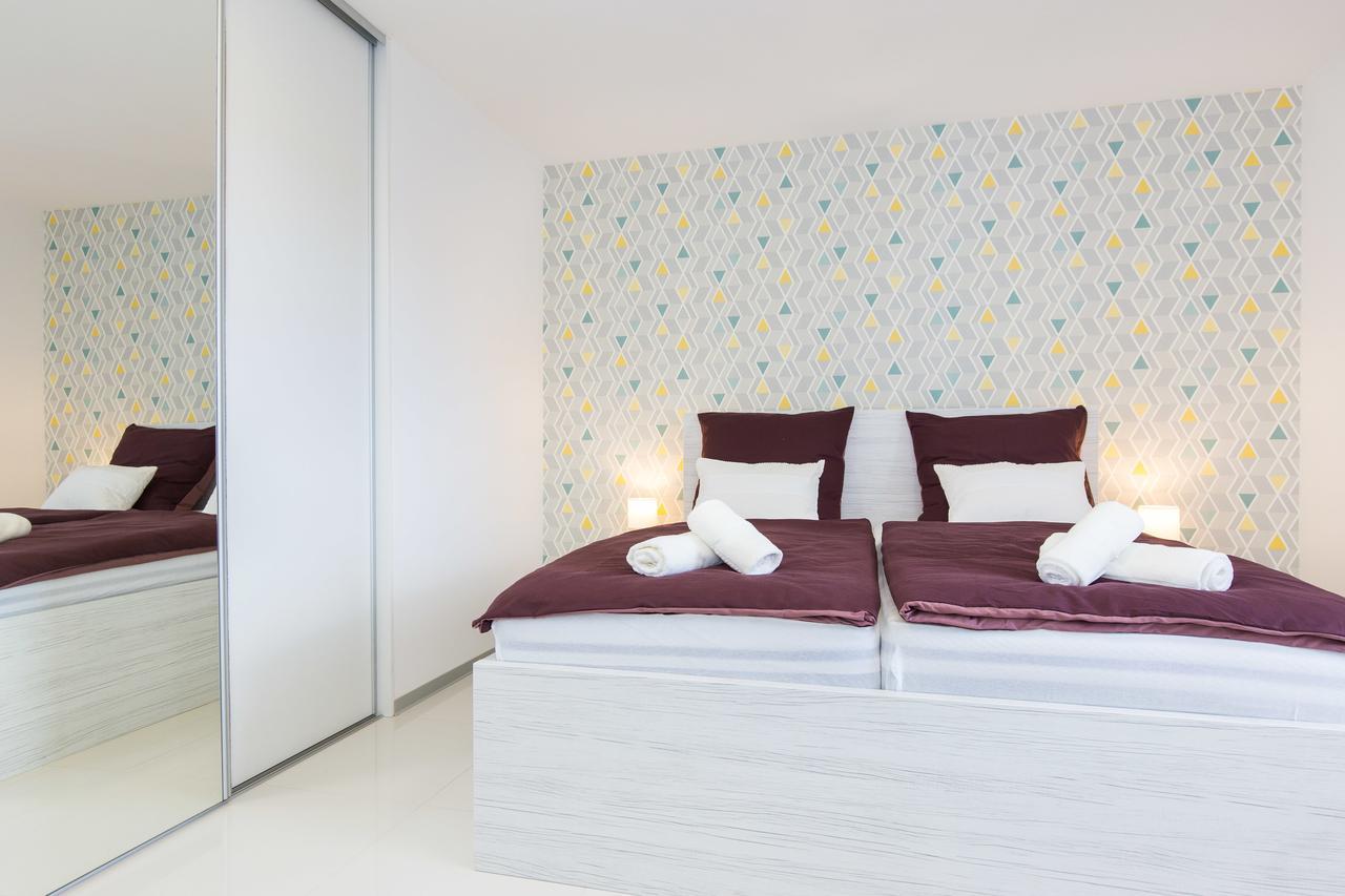 Orfeo Apartment Кърк Екстериор снимка