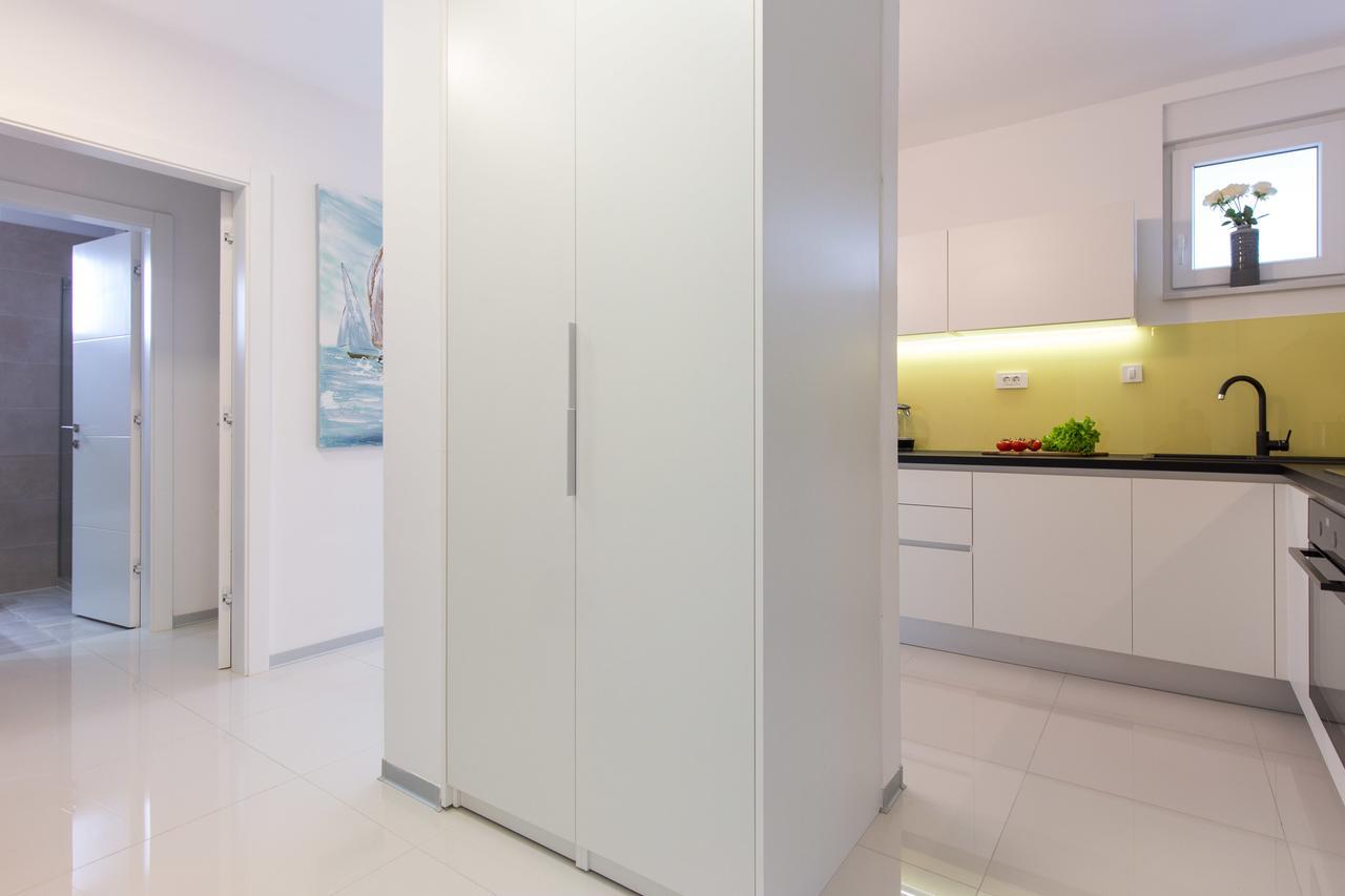 Orfeo Apartment Кърк Екстериор снимка